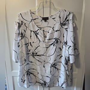 Bold Elements Women's Black and White Floral Blouse Sz 2X